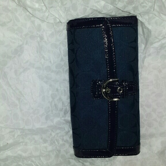 Coach Set - Picture 2 of 6