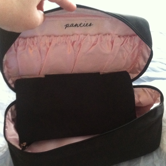 VS silk travel cas
