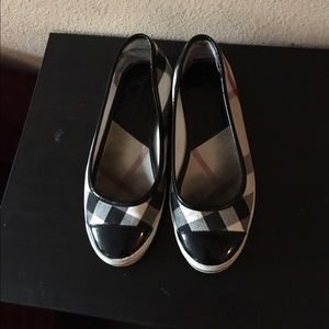 Adorable Burberry flats