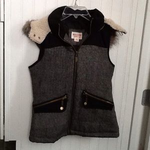 Tweed black vest with hood