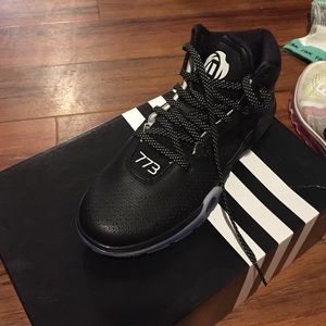 D Rose Basketball Shoes