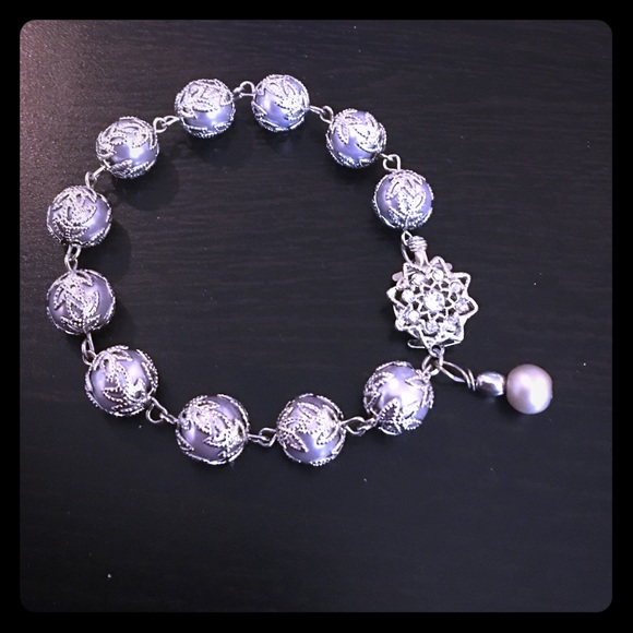 Beautiful pearl bracelet.