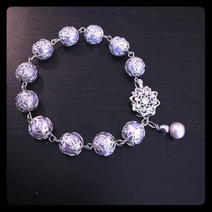 Beautiful pearl bracelet.
