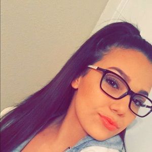 Meet your Posher, Maxine