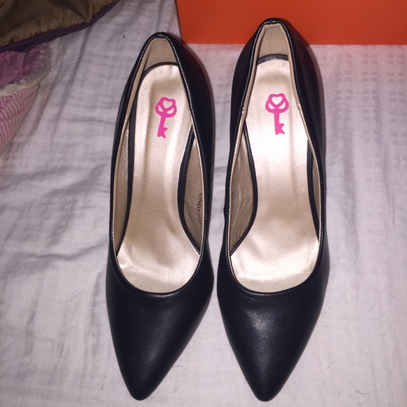 Black leather pumps