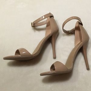 NWT 👠 Peep Toe Heel/Pump