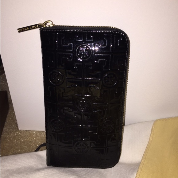 Tory Burch Handbags - 100% AUTHENTIC USED TORY BURCH ZIP AROUND WALLET