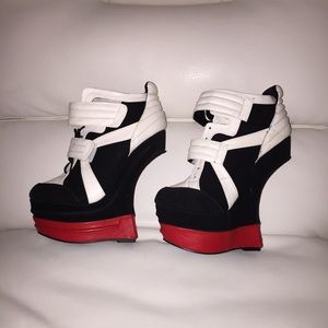 Invisible heel wedges