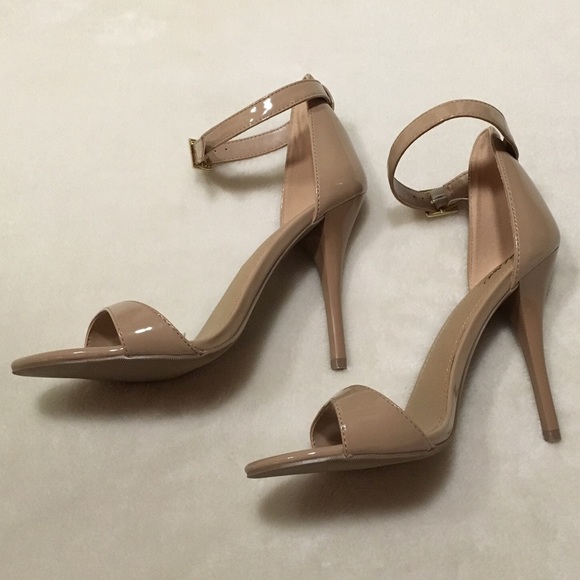 NWOT 👠 Peep Toe Heel/Pump