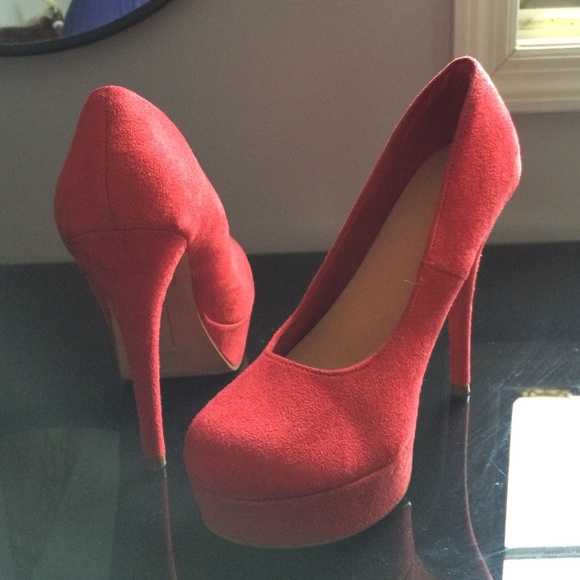 Red Pumps