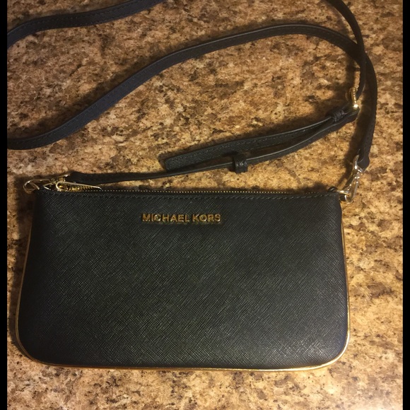 MK  Small Bag Lowest Price😋😋 - Picture 2 of 3