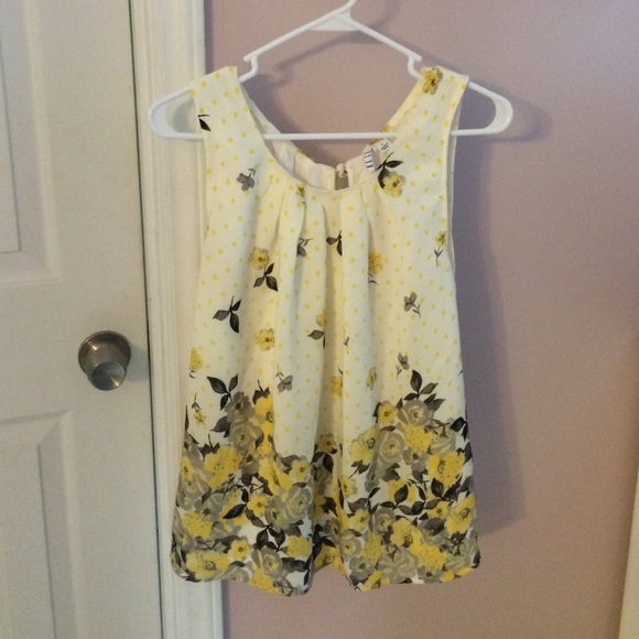 Summer yellow rose sleeveless shirt Large