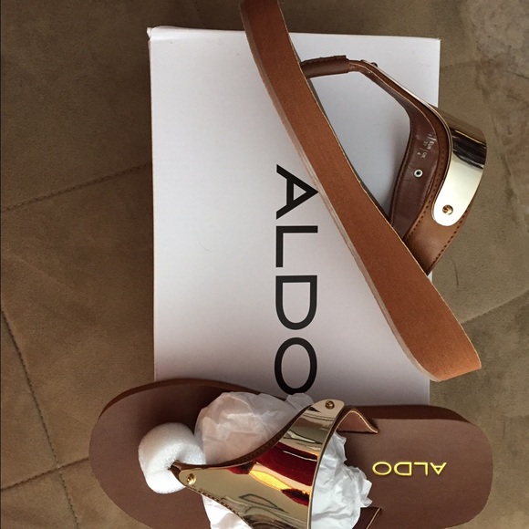 Aldo rapale-u. Never worn. 6.5 brown/gold