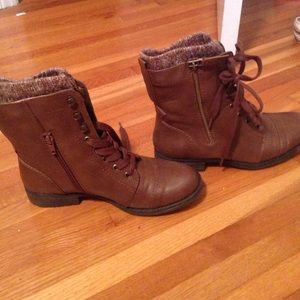 Brown combat boots... great condition