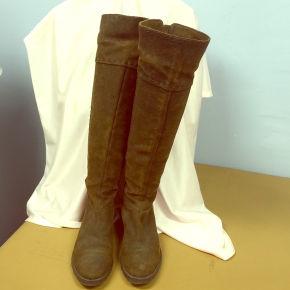 Knee high boots 👢👢