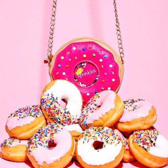 Betsey Johnson Donut crossbody/Clutch Fun Yum 🍩🍭 - Picture 2 of 4
