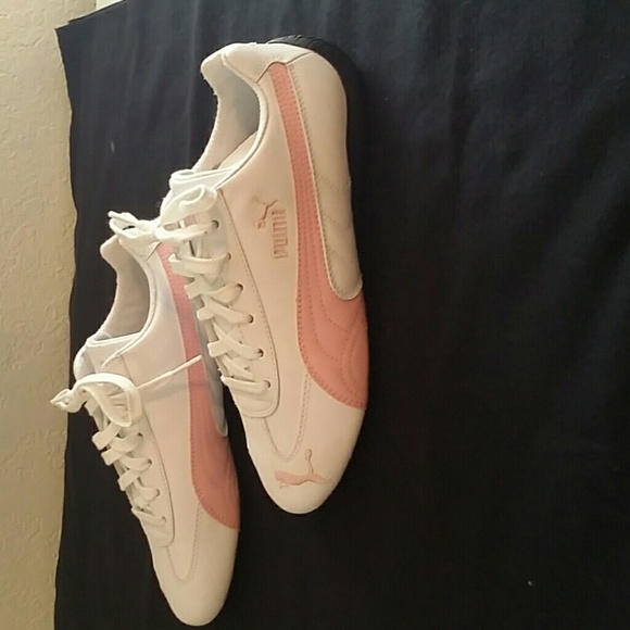Athletic shoes