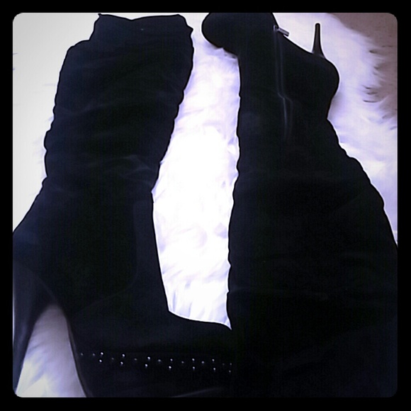 Over the knee velvet boots