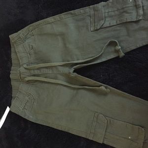 olive green cargo skinny leg pants