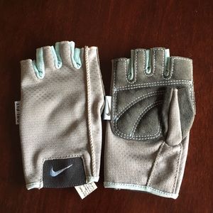 Nike Dri-Fit workout gloves Sz S