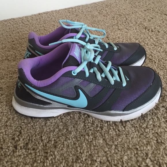 Nike Shoes - Women's Nike shoes size 6