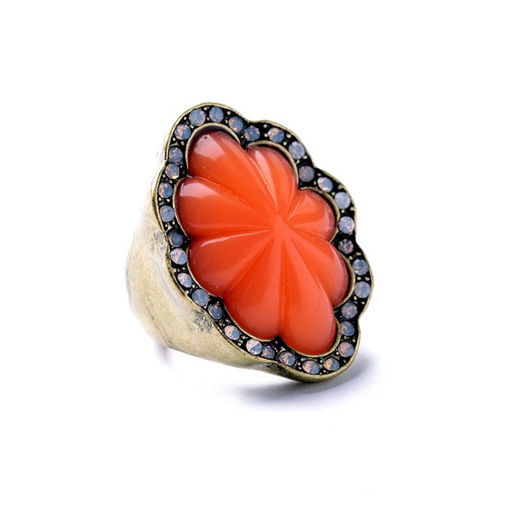 CLOSET CLOSING - Statement Ring
