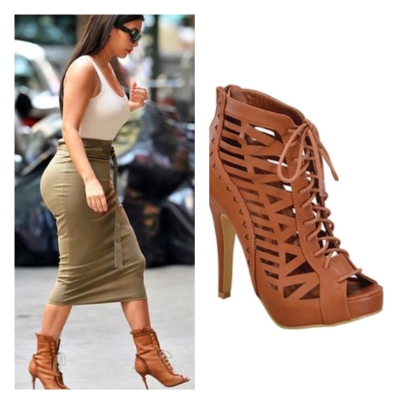 Shoes - CLEARANCE🎉 Laced heel