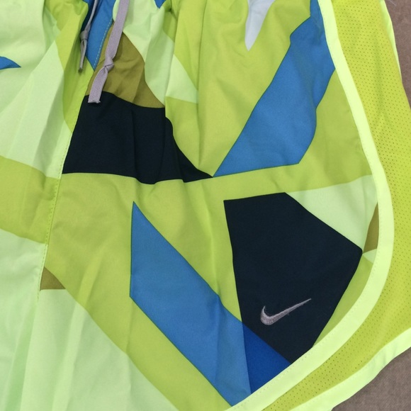 Nike workout shorts - Picture 2 of 2