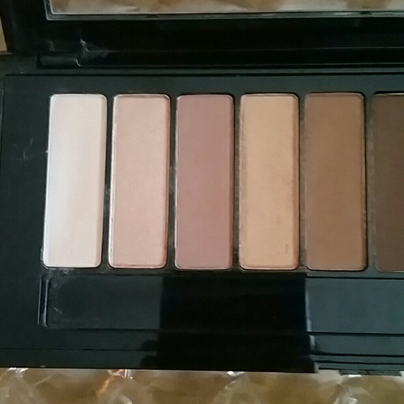 Eye shadow - Picture 2 of 4