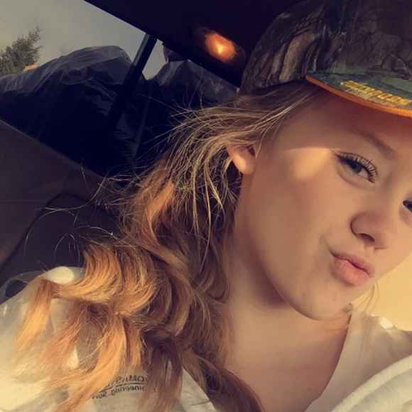 Meet your Posher, Caroline - Picture 2 of 2