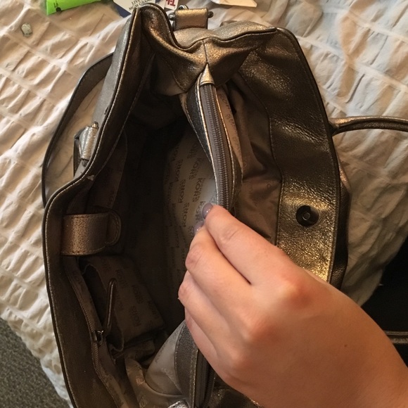 Michael kors purse - Picture 3 of 3