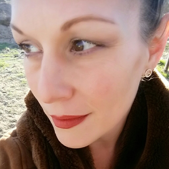 Meet your Posher, Krista - Picture 2 of 2