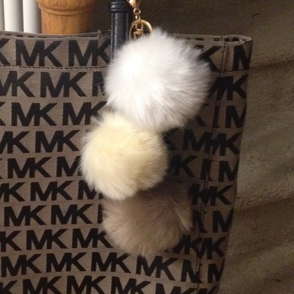 None Accessories - 💜 Vanilla Faux Fur Pom Pom keychain 🍦