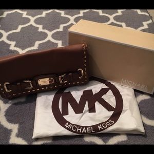 Authentic Michael KORS tan leather clutch