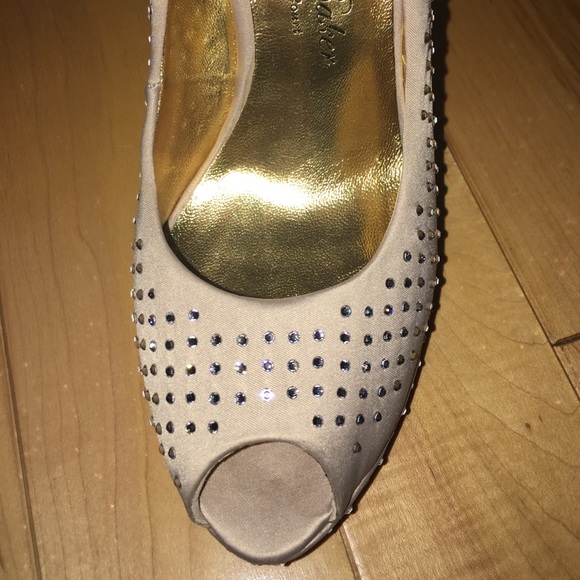 Brand new Ted Baker Peep Toe Pumps - Picture 3 of 4