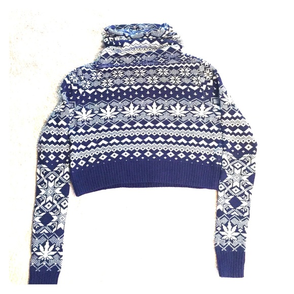 Crop turtle neck sweater