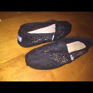 Wore only once, too big and fall off my heel.