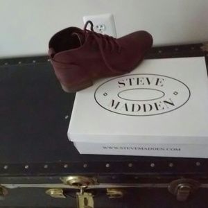 Burgundy lace up bootiex