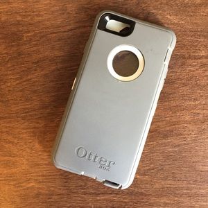 Auth iPhone 6 Otterbox Defender case. White/Grey