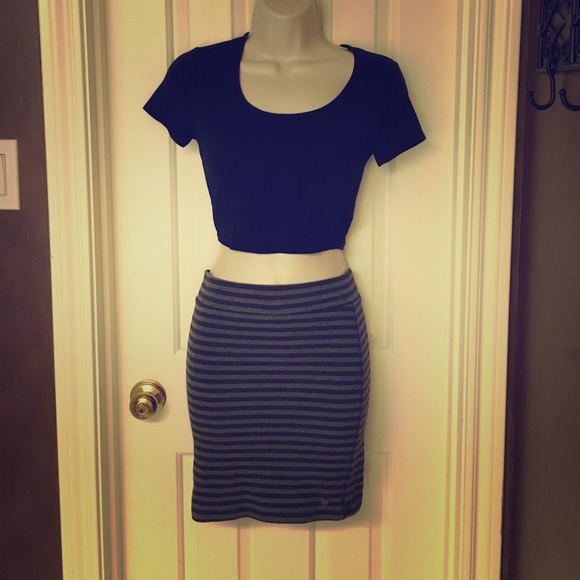 SOLD in bundle!  H&M grey and black striped skirt - Picture 1 of 3