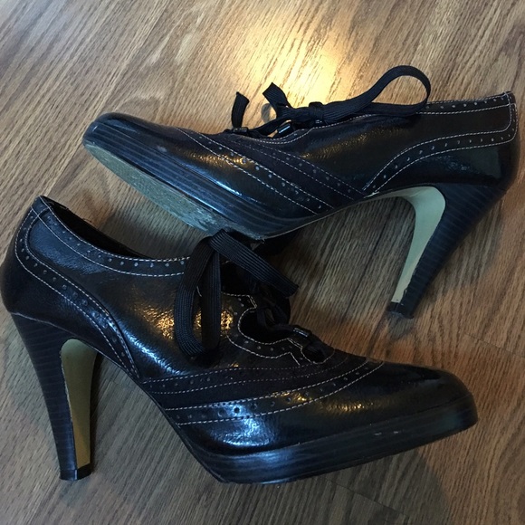 Lace up heel