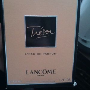 Brand new in box tresor purfume.