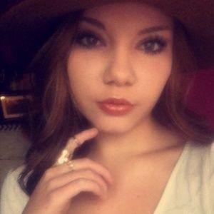 Meet your Posher, Makayla