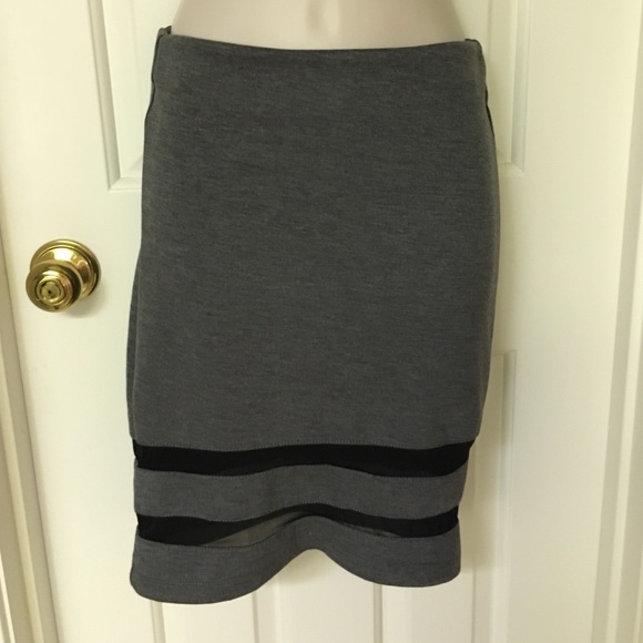 SOLD in bundle! H&M pencil skirt - Picture 2 of 3