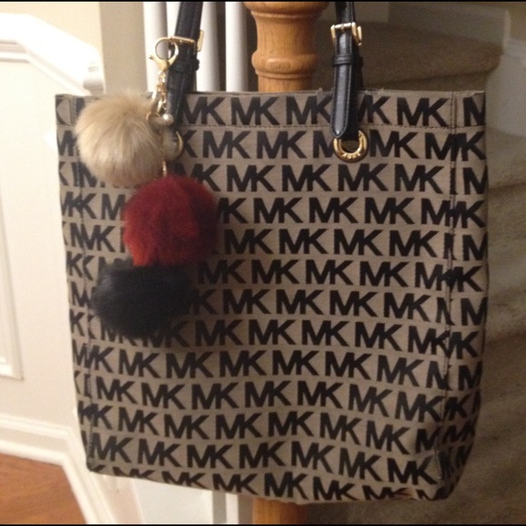 ❤️Black, Garnet, and Grey Pom Pom keychains❤️ - Picture 2 of 4