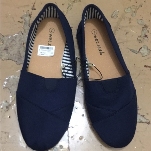 Wet seal shoes