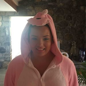 Meet your Posher, Raquel