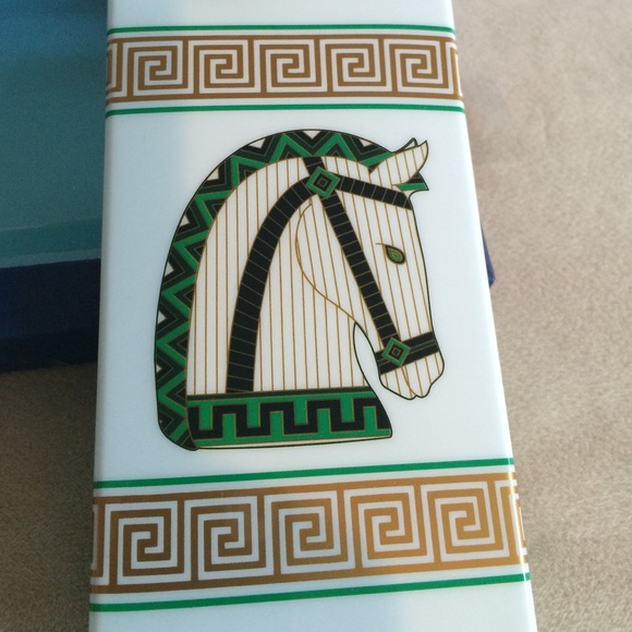 DONATED. iPhone 5 /5s phone case. New. - Picture 4 of 4