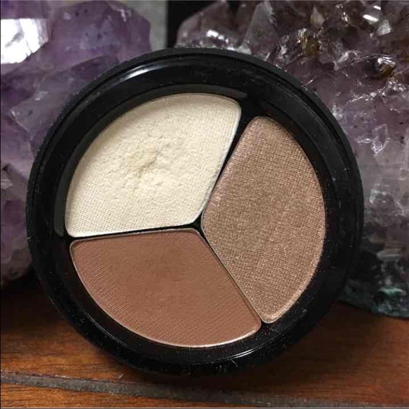 Smashbox natural eyeshadow trio