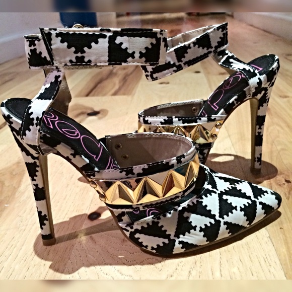 Shoes - NWOB Black & White Studded Strappy Pump Heels